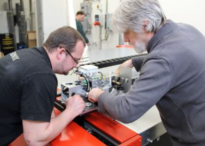 Při práci na Laseru Daytona ve firmě ECE Group